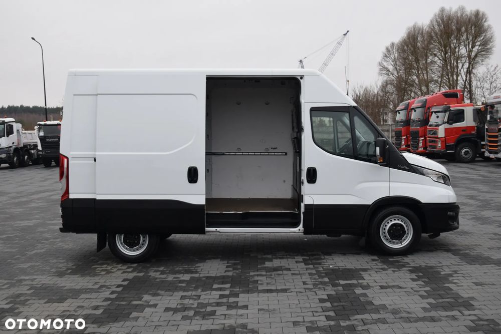 Iveco DAILY 35S12 / 2.3 - 120 KM / DOSTAWCZE / BLASZAK / KLIMA / TEMPOMAT / KLIMA / TRYB CITY / SERWISOWANY / SPROWADZONY Z NIEMIEC - 17