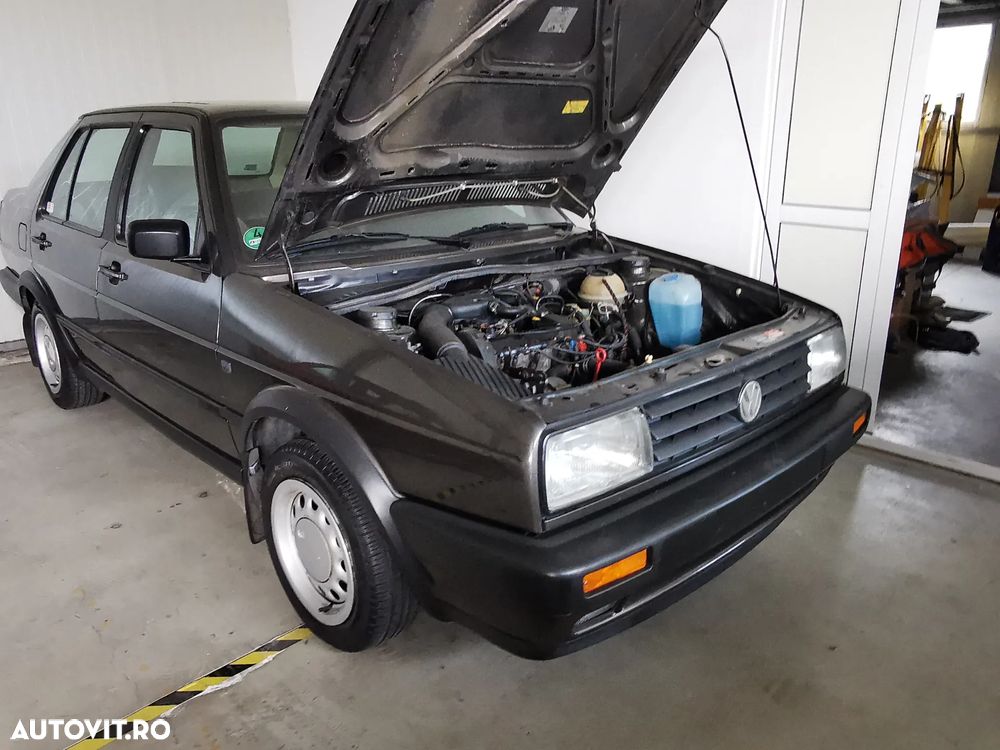 Volkswagen Jetta - 1