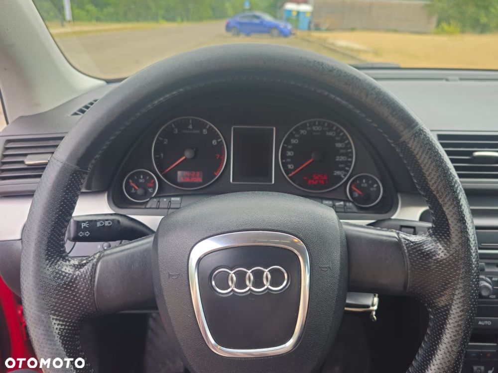 Audi A4 Limousine - 10