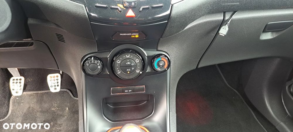 Ford Fiesta 1.6 EcoBoost ST - 15