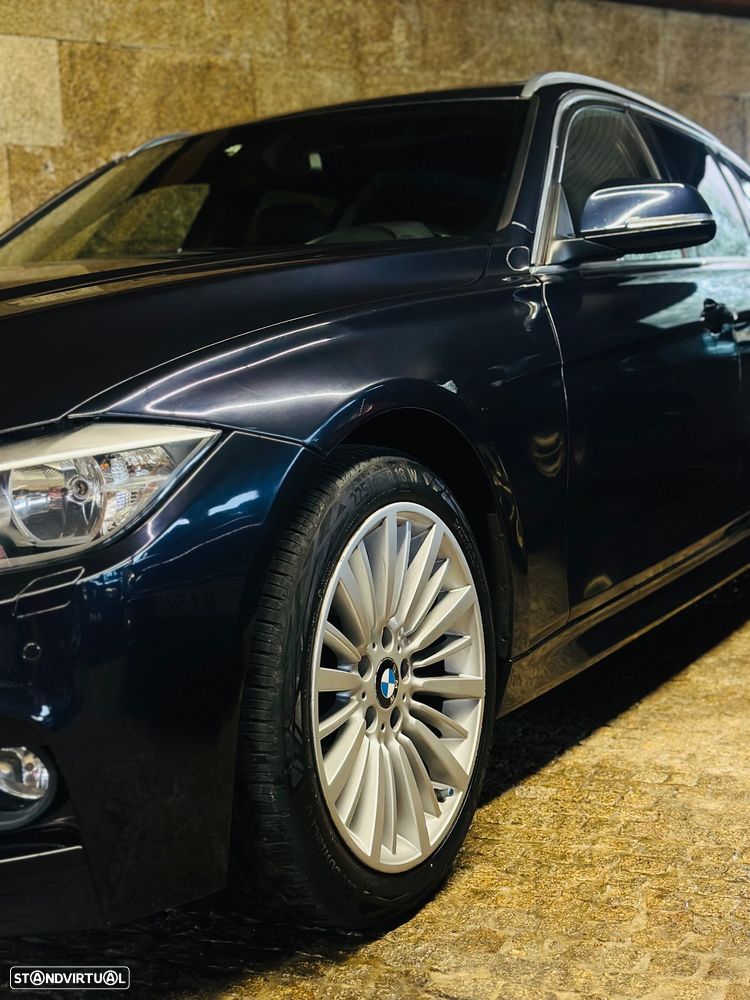 BMW 320 d Touring Auto Line Luxury - 3