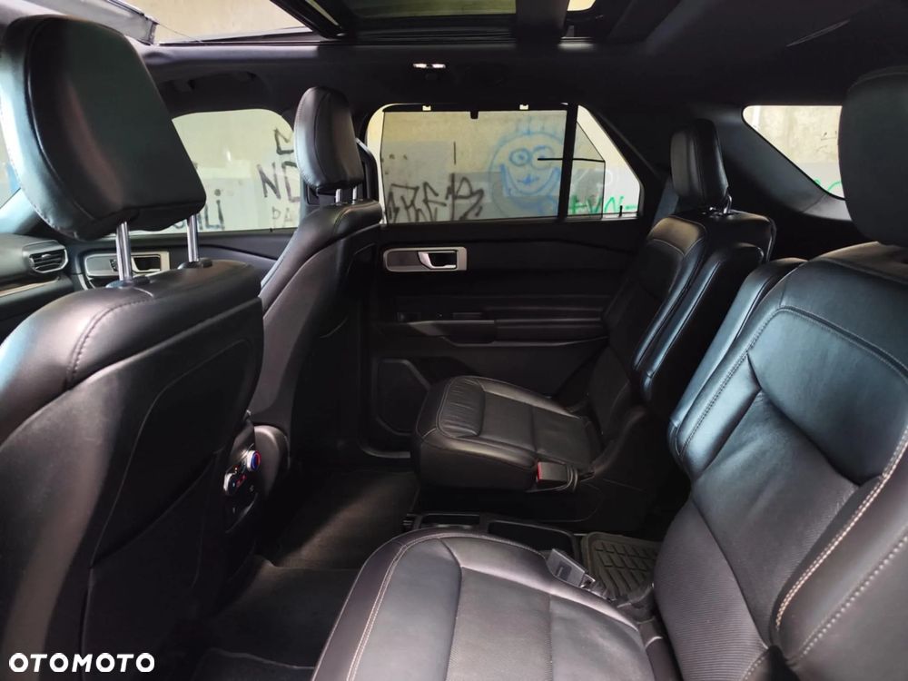 Ford Explorer - 16