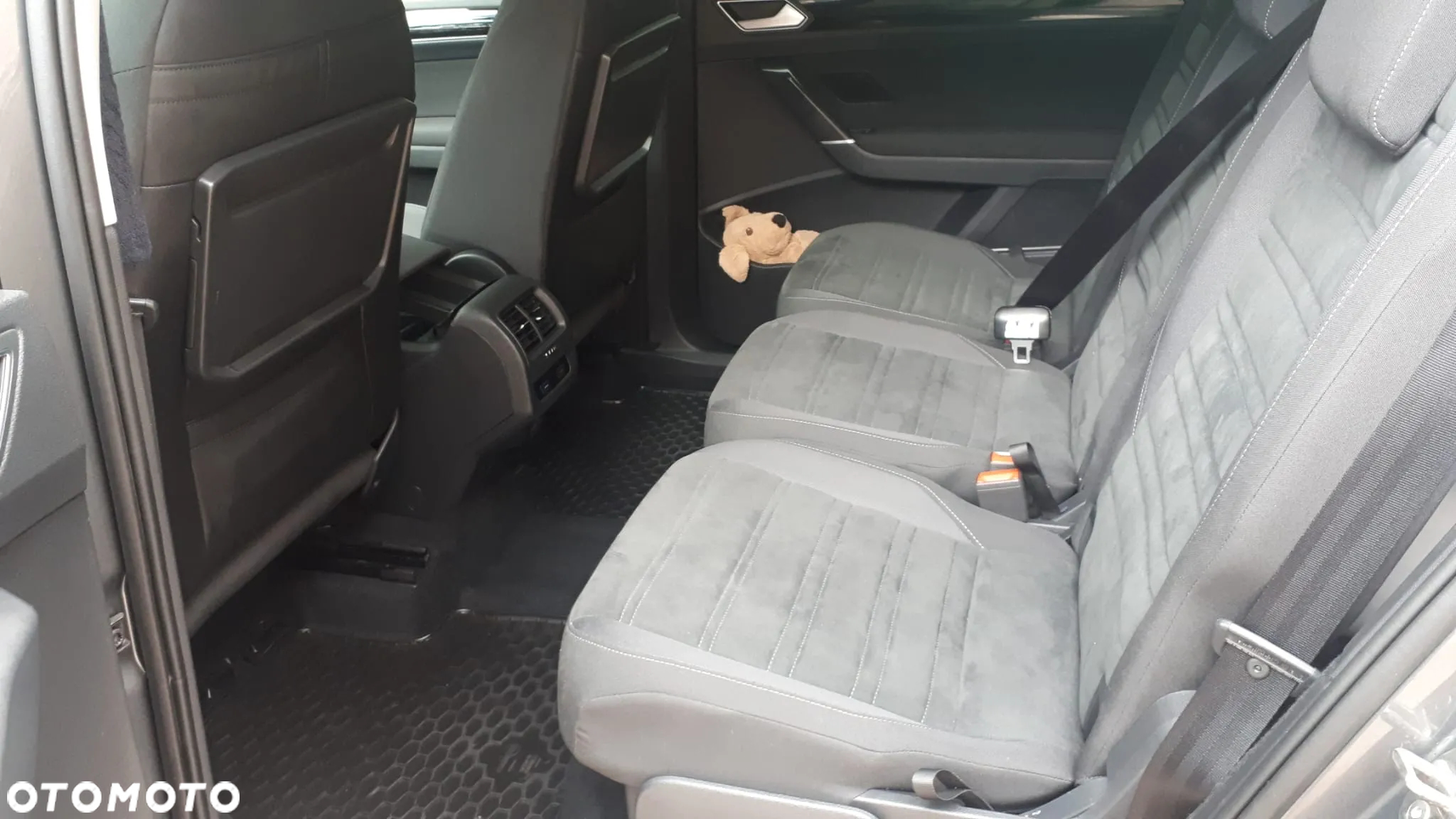 Volkswagen Touran - 12