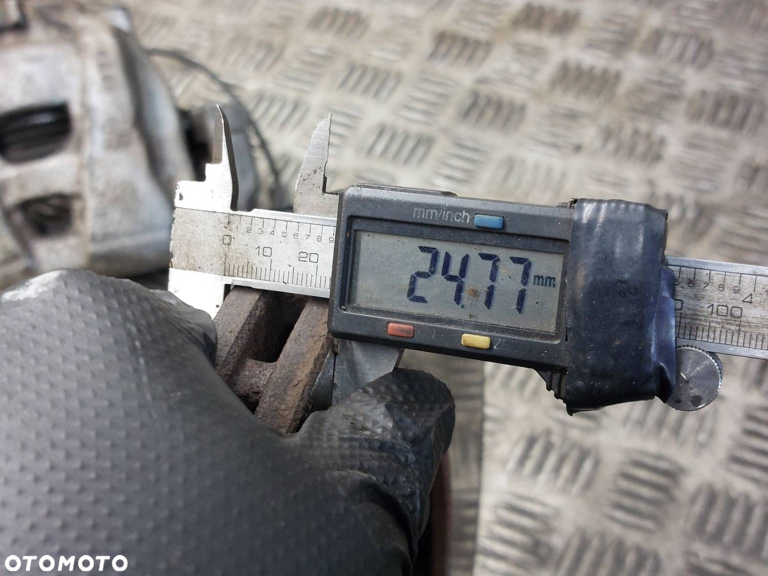 TARCZE HAMULCOWE PRZÓD + KLOCKI + ZACISKI AUDI A4 B8 1.8 TFSI - 6