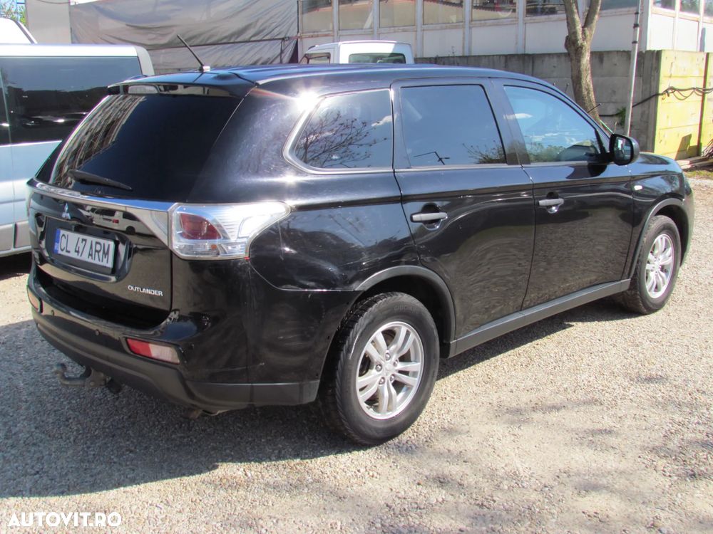 Mitsubishi Outlander 2.2 DI-D 4WD Plus - 3