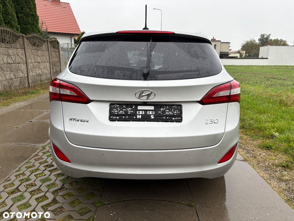 Hyundai i30 blue 1.6 CRDi Passion - 6