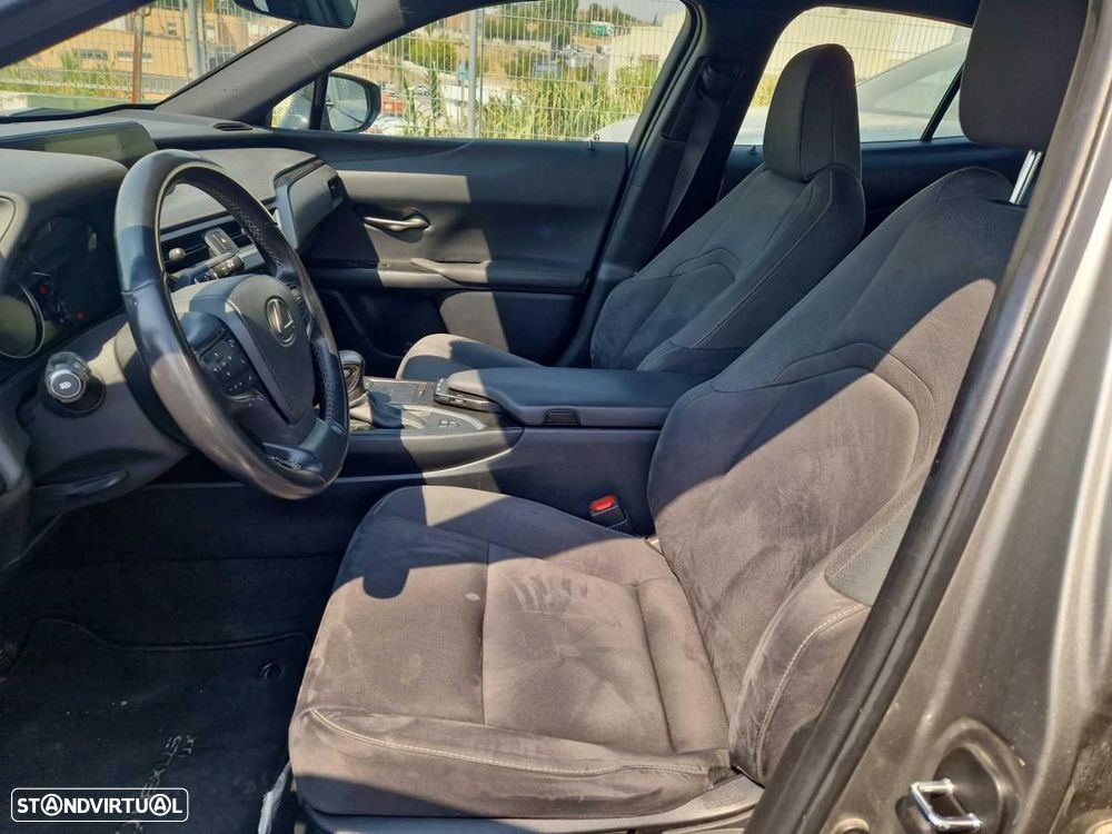 Lexus UX 250h Business - 3