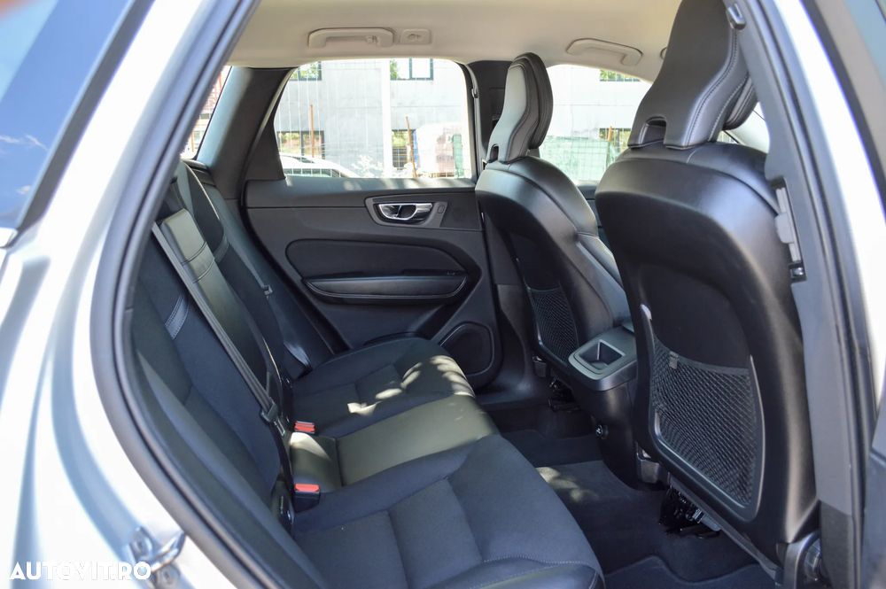 Volvo XC 60 D4 AWD Geartronic Momentum - 28