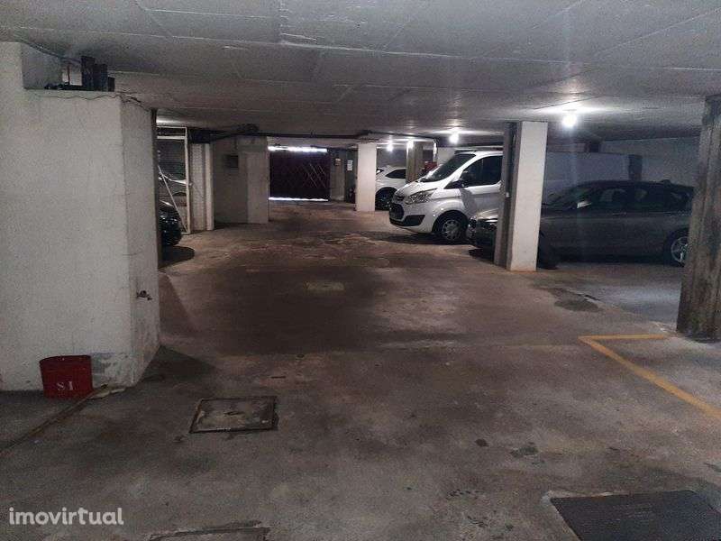 Lugar de garagem junto ao Continente/Lidl do Monte dos Burgos. - Grande imagem: 4/4