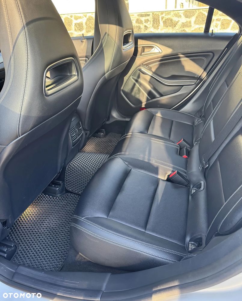 Mercedes-Benz CLA 250 4Matic 7G-DCT - 9