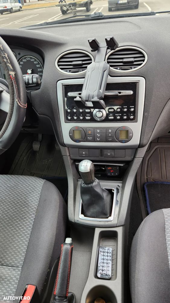 Ford Focus 1.6i Comfort - 17