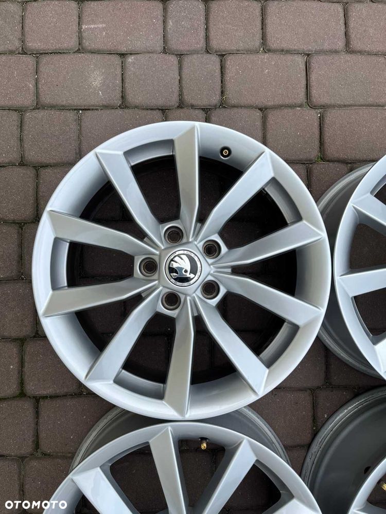 Oryginalne alufelgi Skoda 5x112 17 cali Yeti Octavia Superb - 8