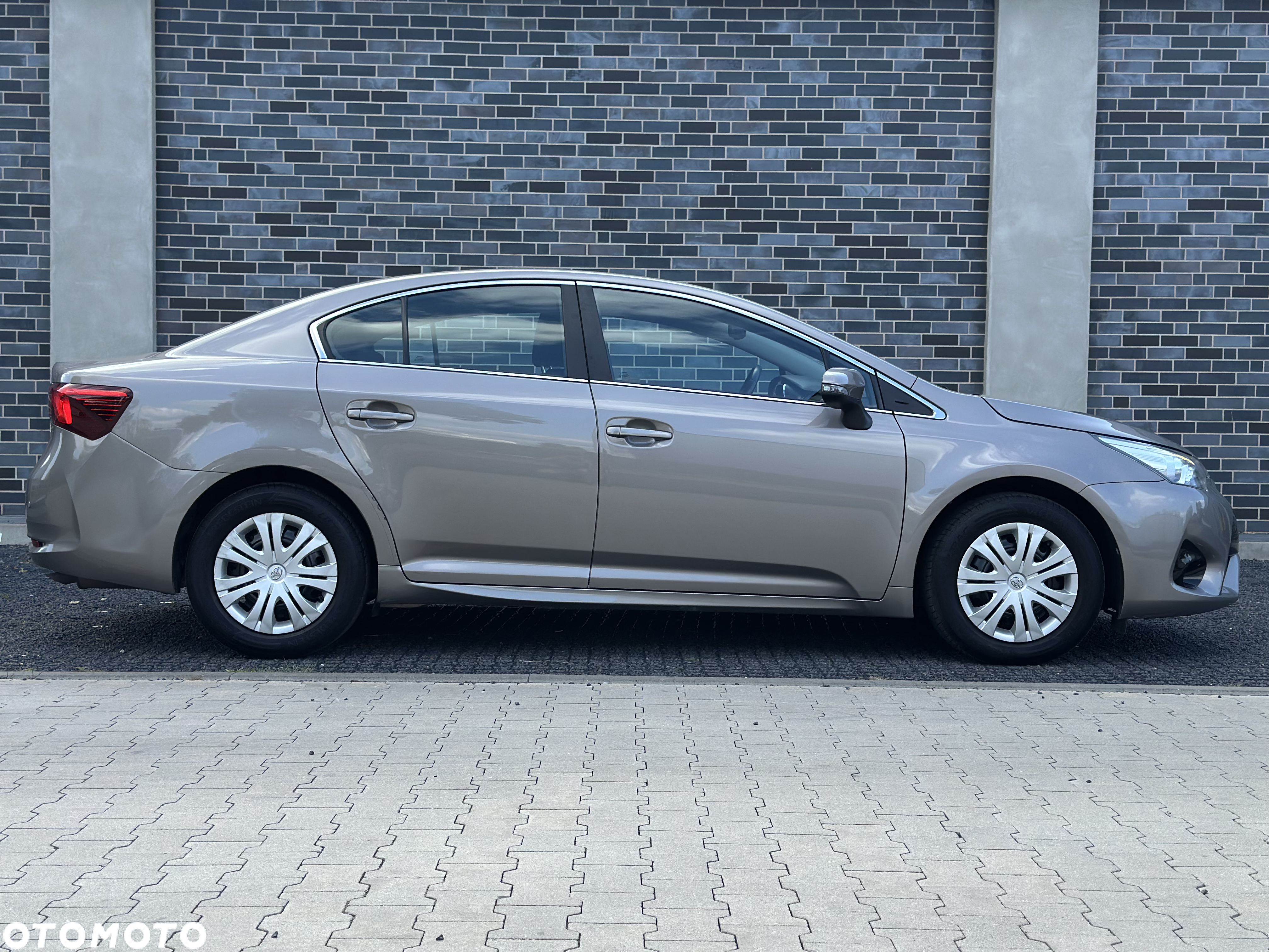 Toyota Avensis 1.6 Active - 15