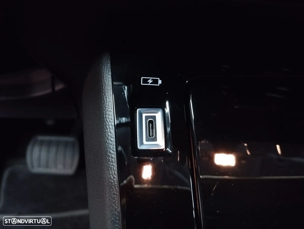 Peugeot 208 1.2 Hybrid Allure e-DCS6 - 37