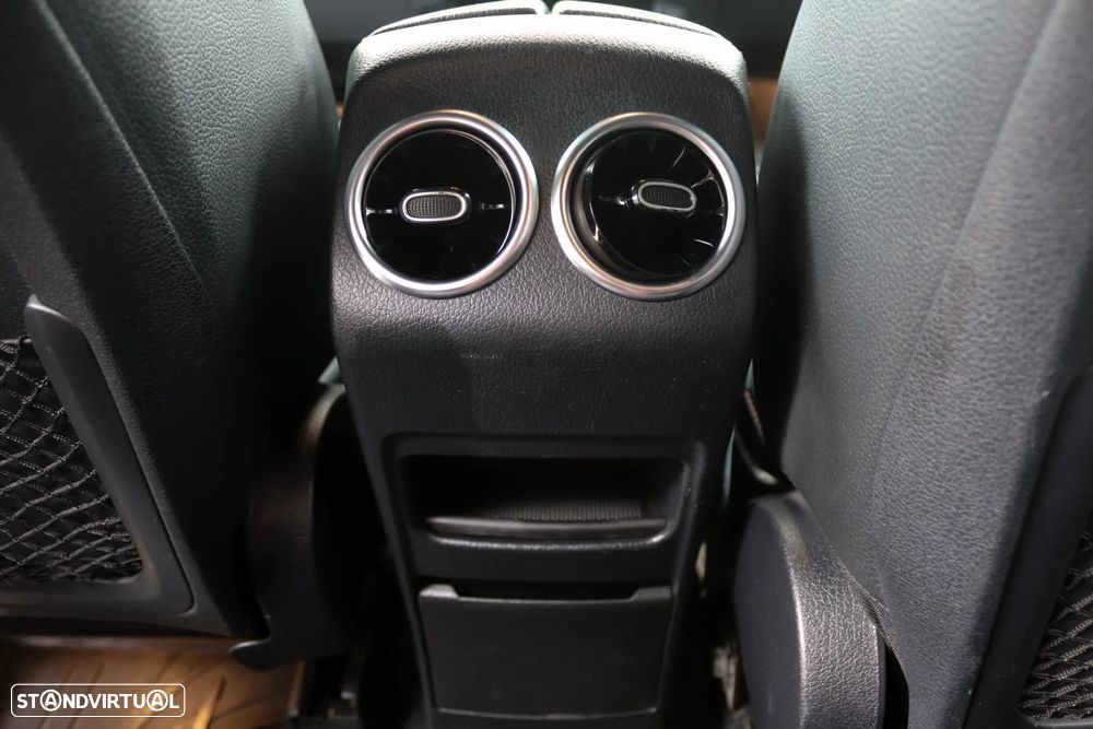 Mercedes-Benz GLB 180 d AMG Line - 35