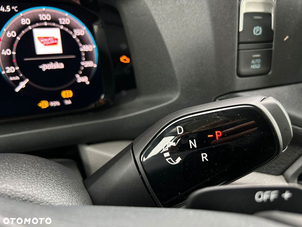 Volkswagen Crafter Crafter 35 Skrzyniowy z podwójną kabiną silnik: 2,0 l EU6 SCR 177 KM / skrzynia biegów: 4MOTION automatyczna 8-biegowa rozstaw osi: 3640 mm - 23