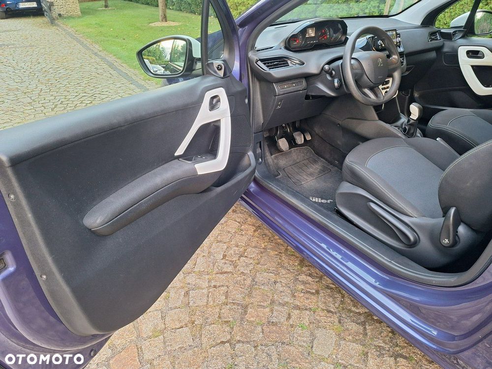 Peugeot 208 - 10