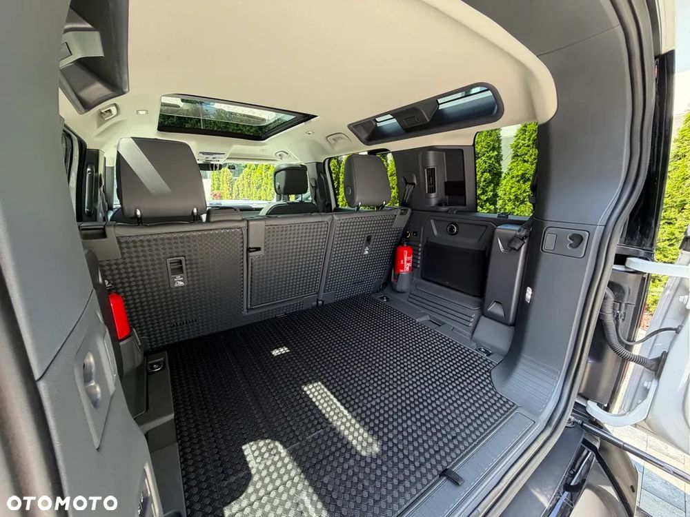 Land Rover Defender 3.0 D300 mHEV X-Dynamic HSE - 30