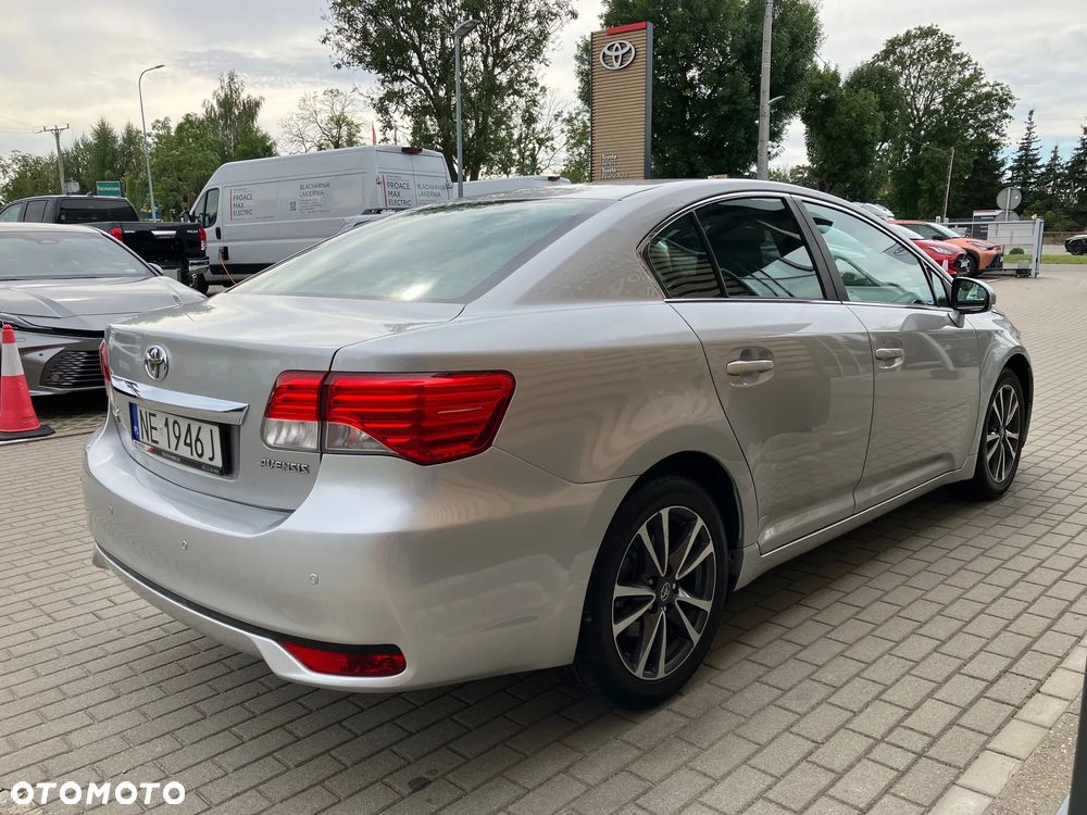 Toyota Avensis 1.8 Premium - 10