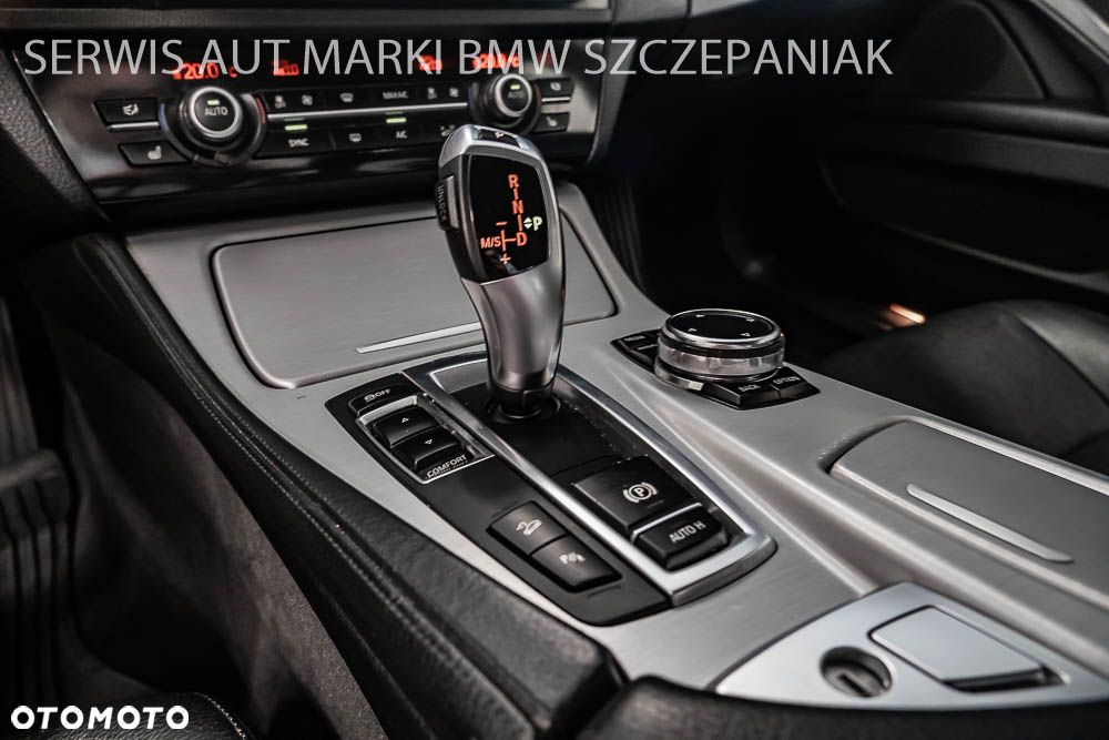 BMW Seria 5 520d xDrive - 15