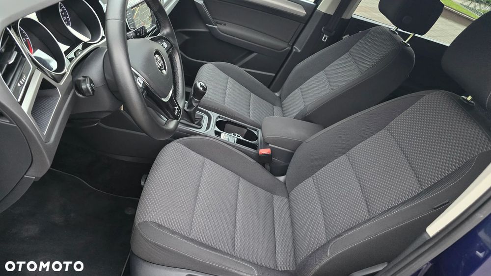 Volkswagen Touran - 24