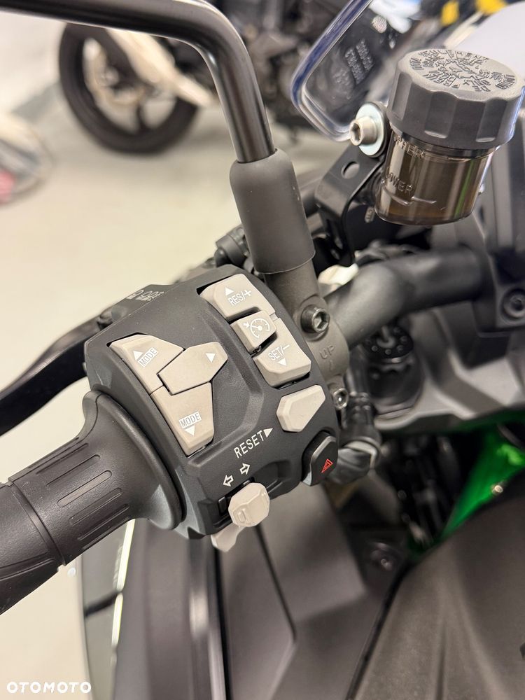 Kawasaki H2 - 27