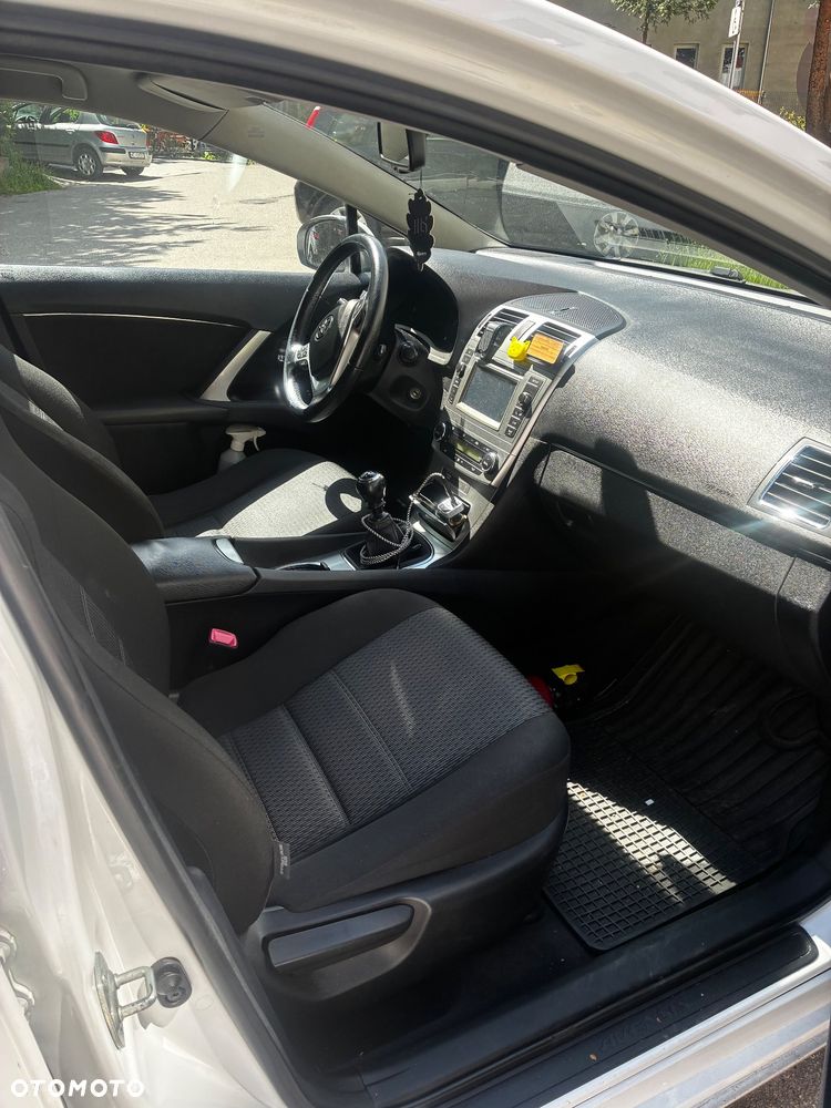 Toyota Avensis - 5