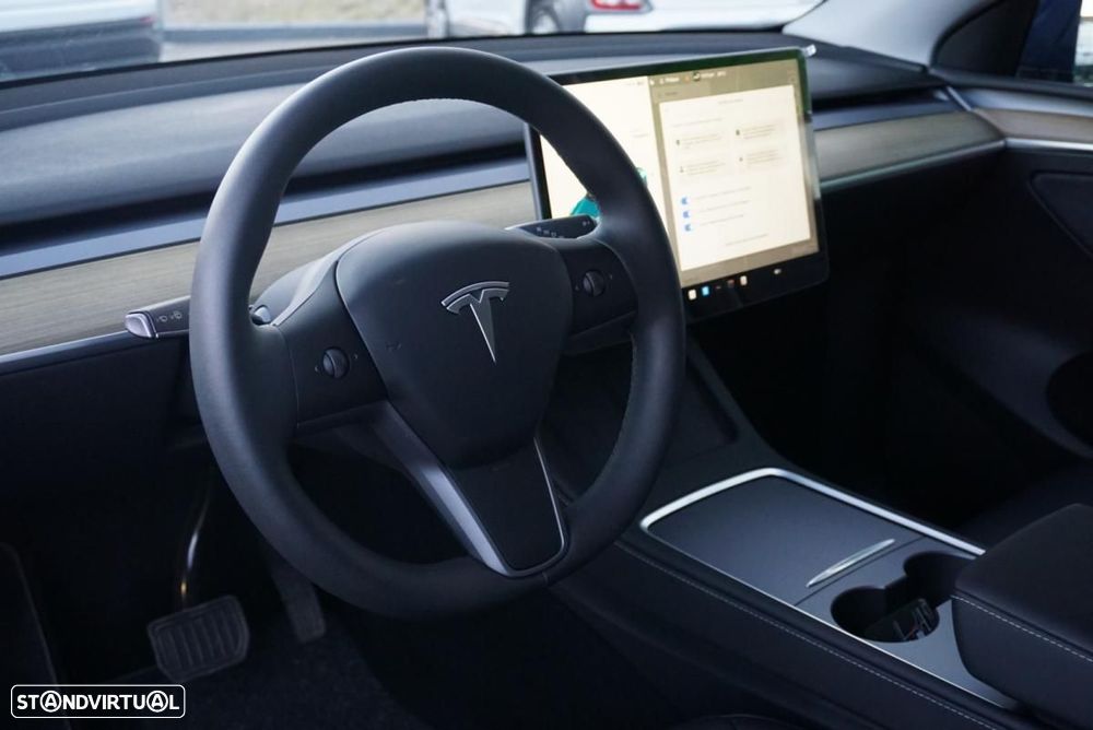 Tesla Model Y Long Range Dual Motor AWD - 46