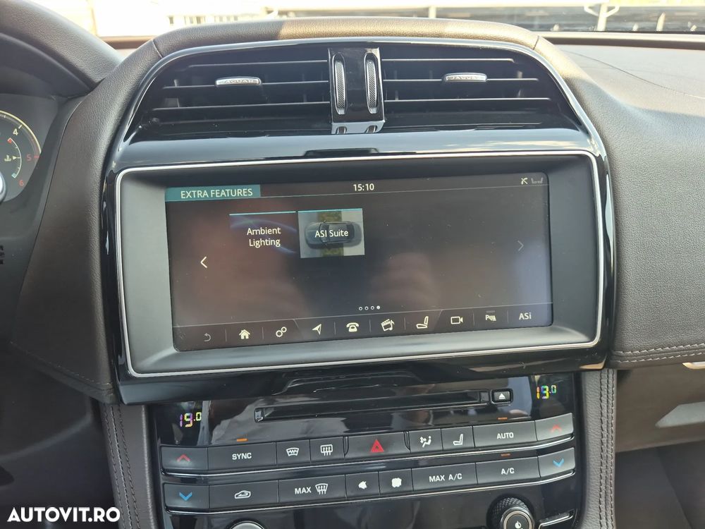 Jaguar F-Pace 20d AWD Portfolio - 19