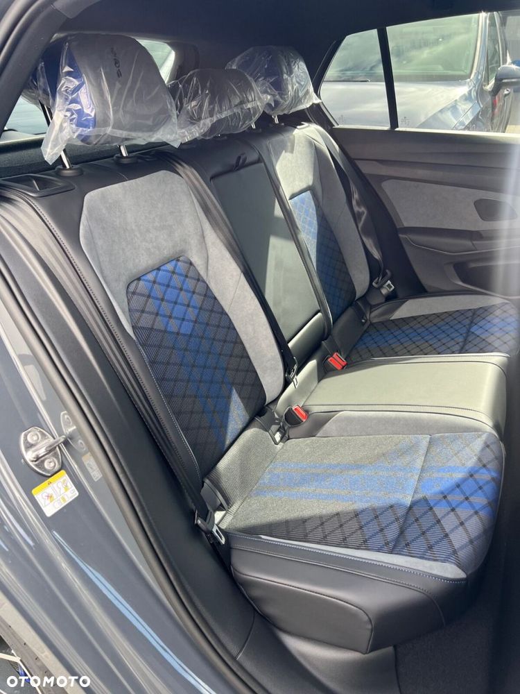 Volkswagen Golf - 6