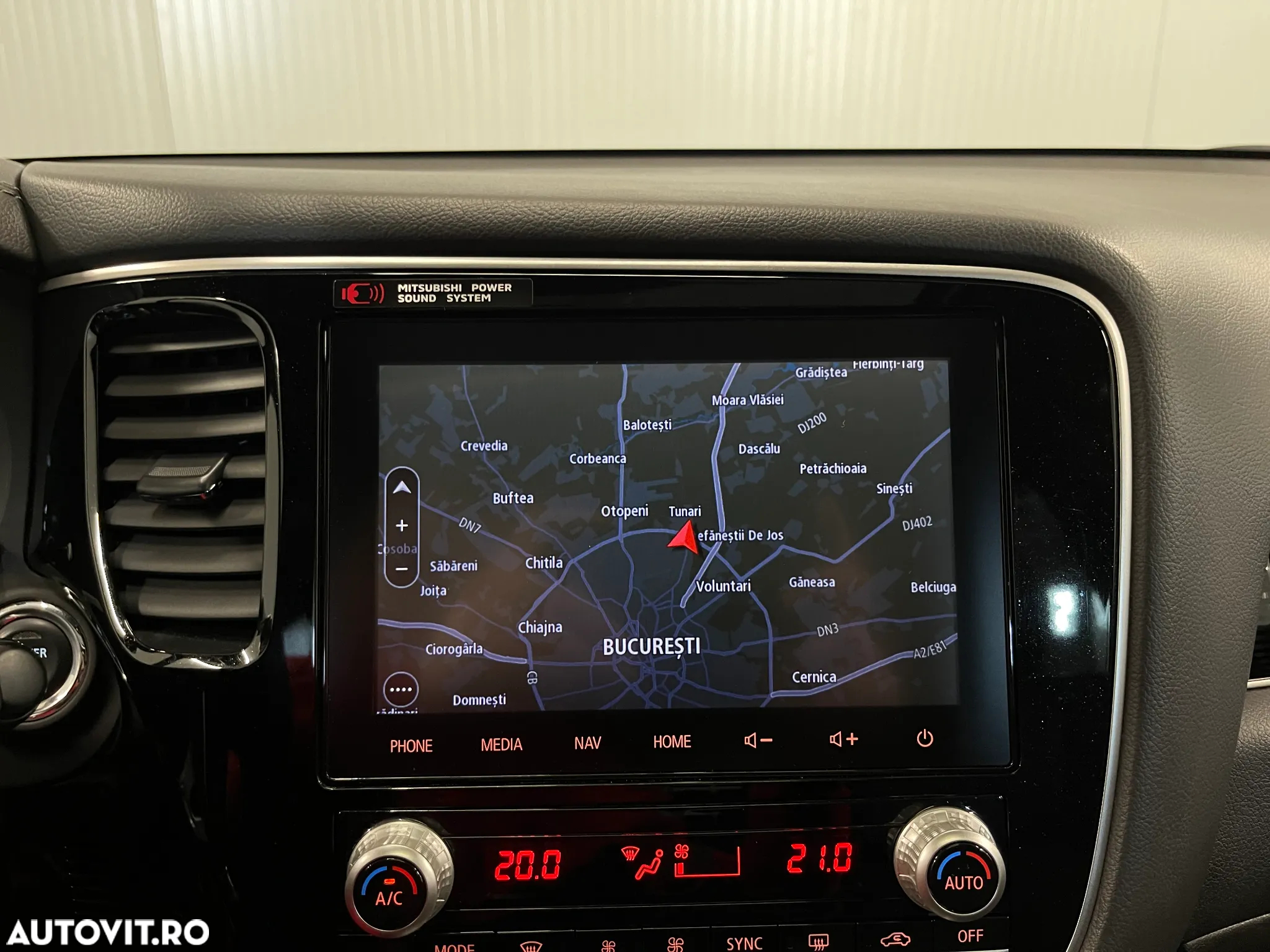 Mitsubishi Outlander 2.4 4WD Plug-In Hybrid Top - 16