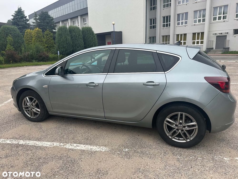 Opel Astra 1.4 T Cosmo - 4