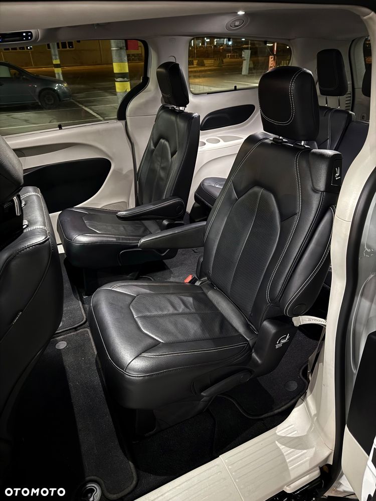 Chrysler Pacifica - 13