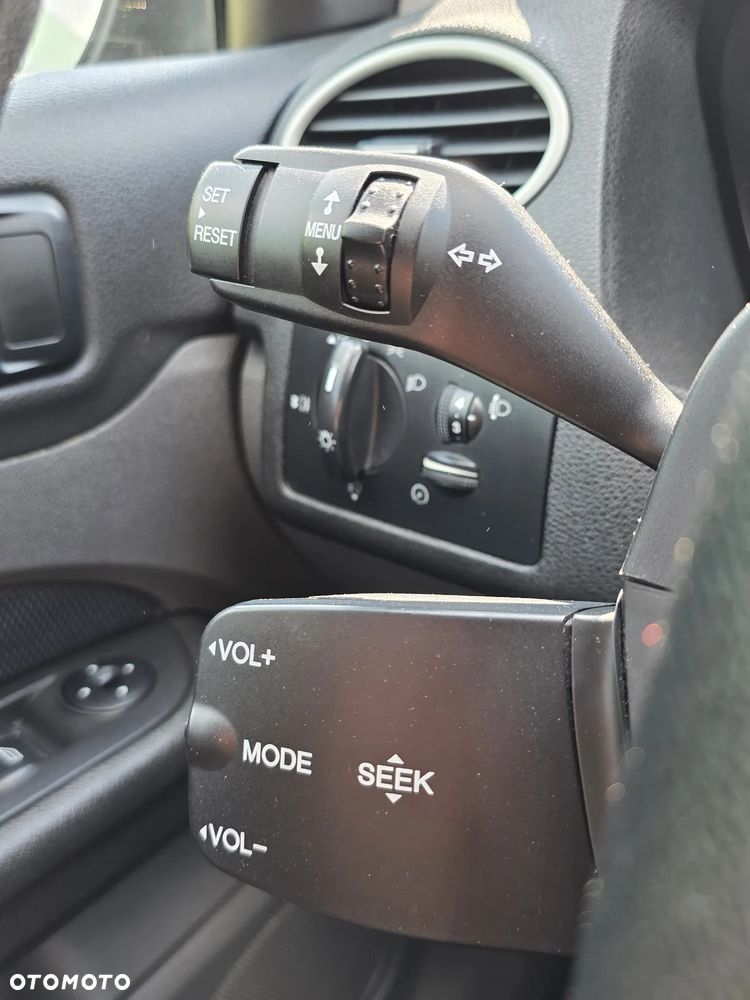 Ford Focus 1.8 Trend - 14