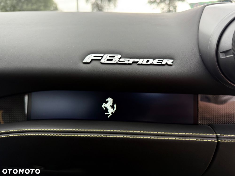 Ferrari F8 Spider - 25