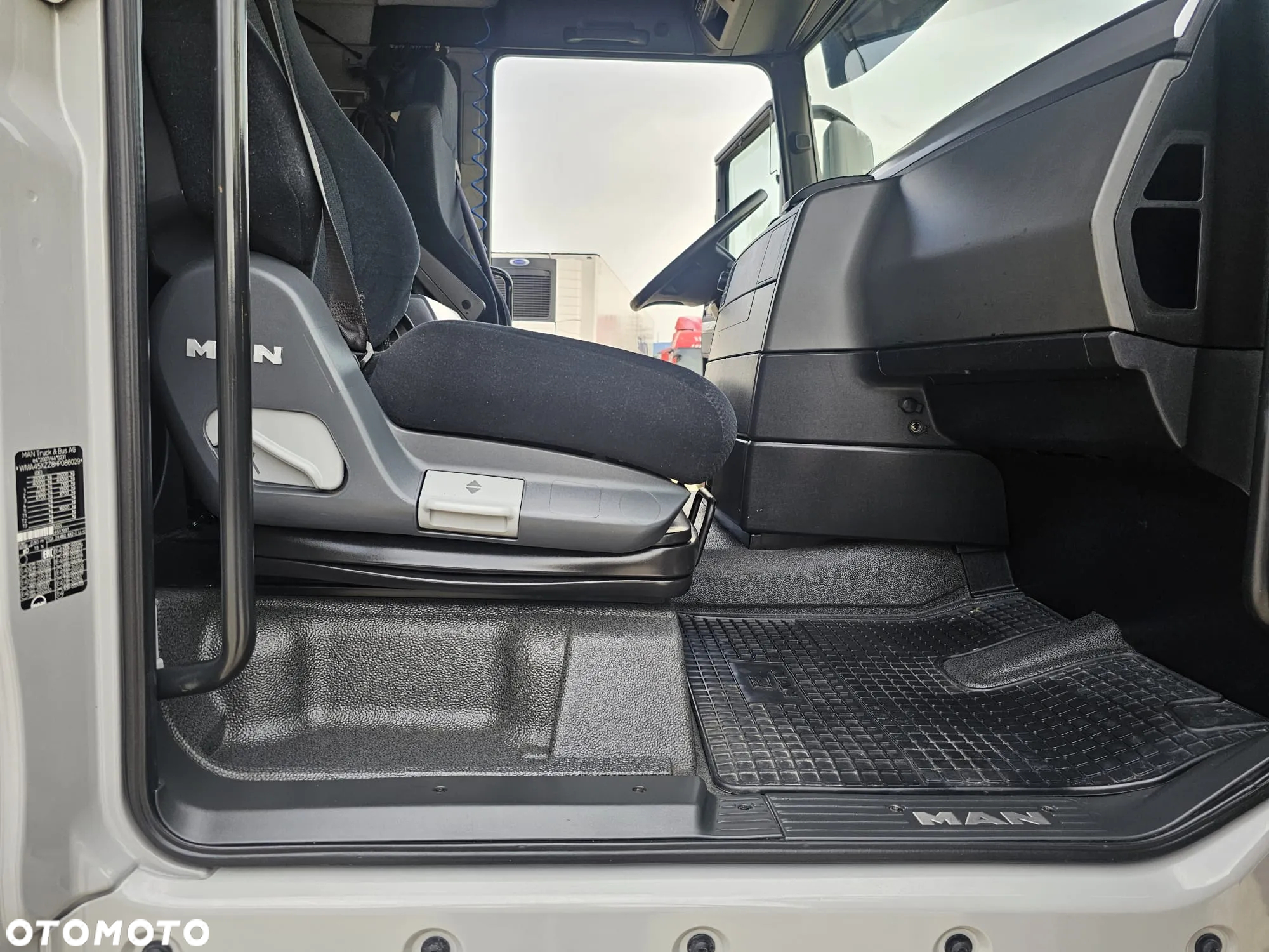 MAN TGX 24.460 / LAWETA / RETARDER / OŚ PODNOSZONA - 33