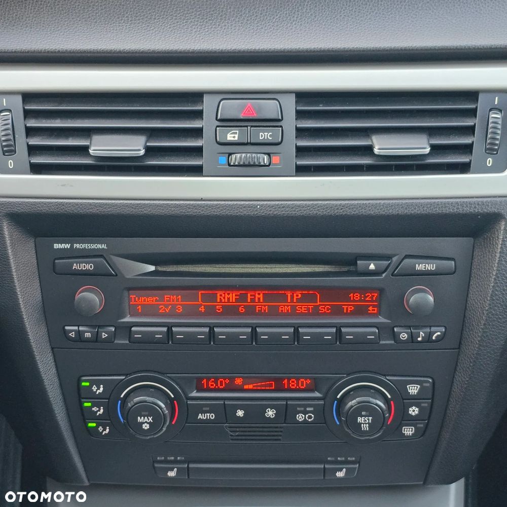 BMW Seria 3 320i Touring - 35