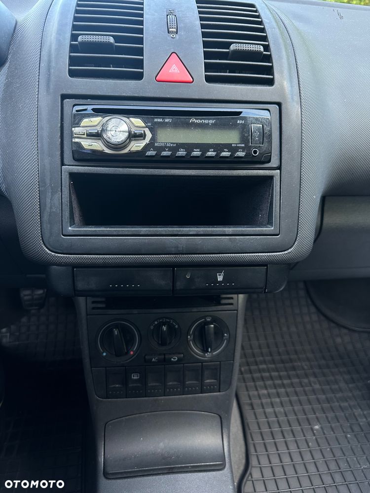 Volkswagen Polo - 15