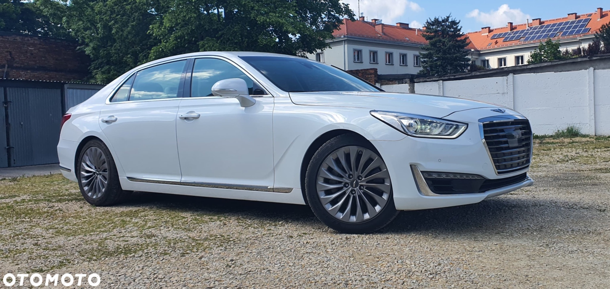 Hyundai Genesis - 4