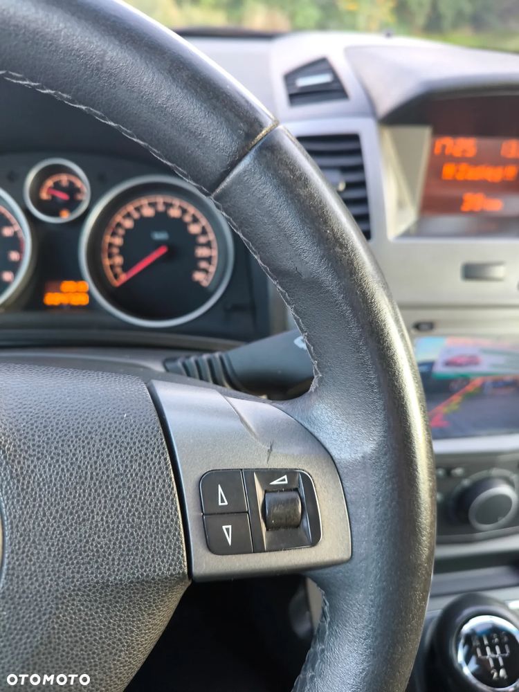 Opel Zafira - 24