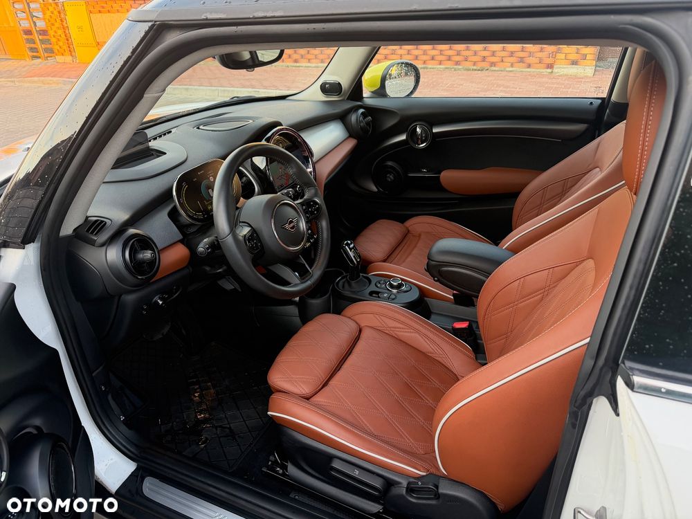 MINI Cooper SE Essential Trim - 11