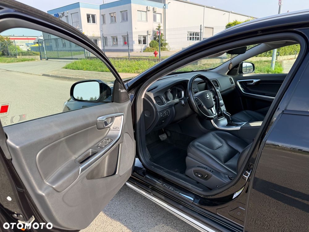 Volvo V60 Cross Country - 13