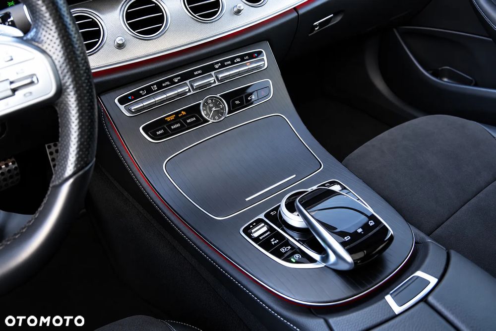 Mercedes-Benz Klasa E 220 d 4-Matic AMG - 29