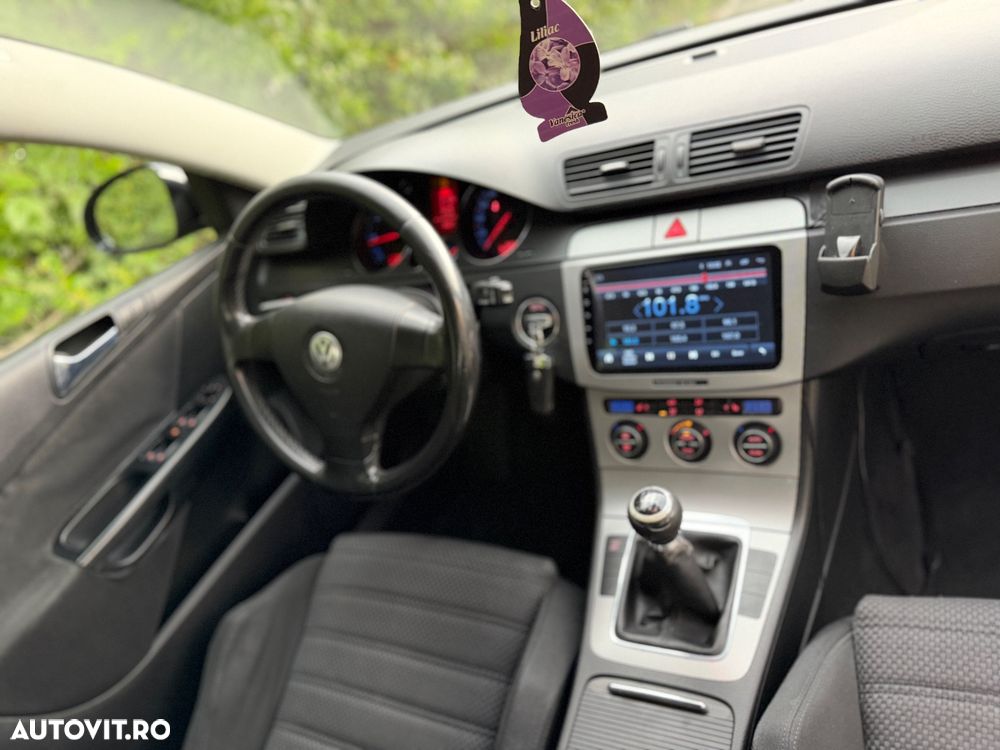 Volkswagen Passat 2.0 TDI DPF Highline - 9