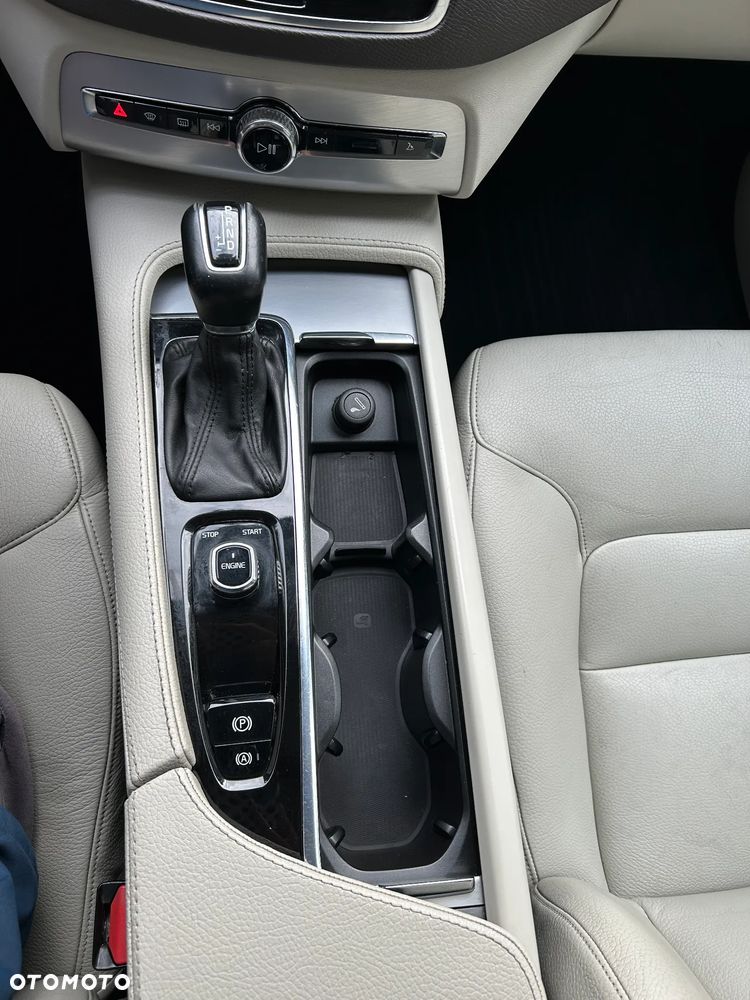 Volvo XC 90 D4 Geartronic Momentum - 24