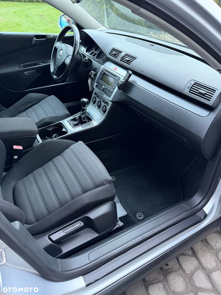 Volkswagen Passat - 24