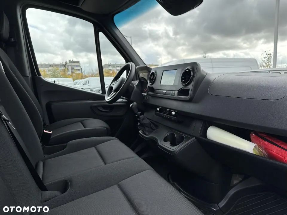 Mercedes-Benz Sprinter - 23