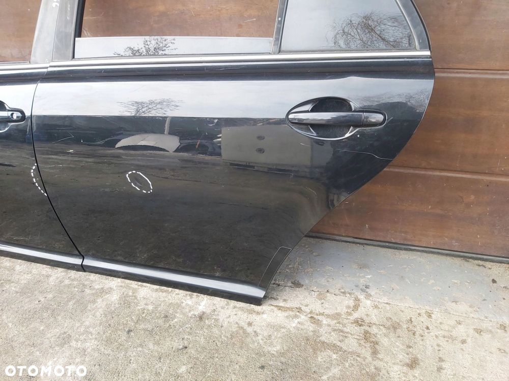 TOYOTA Avensis T25 03-08 r drzwi lewy tył lewe tylne KOMBI 209 - 2