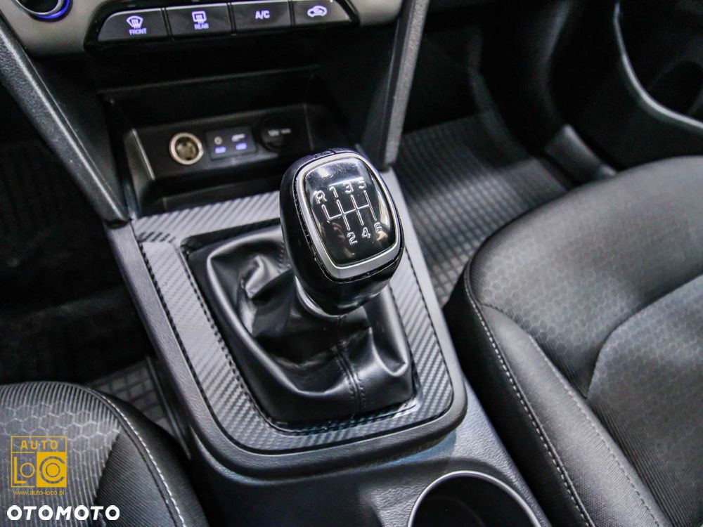 Hyundai Elantra 1.6 Comfort - 21