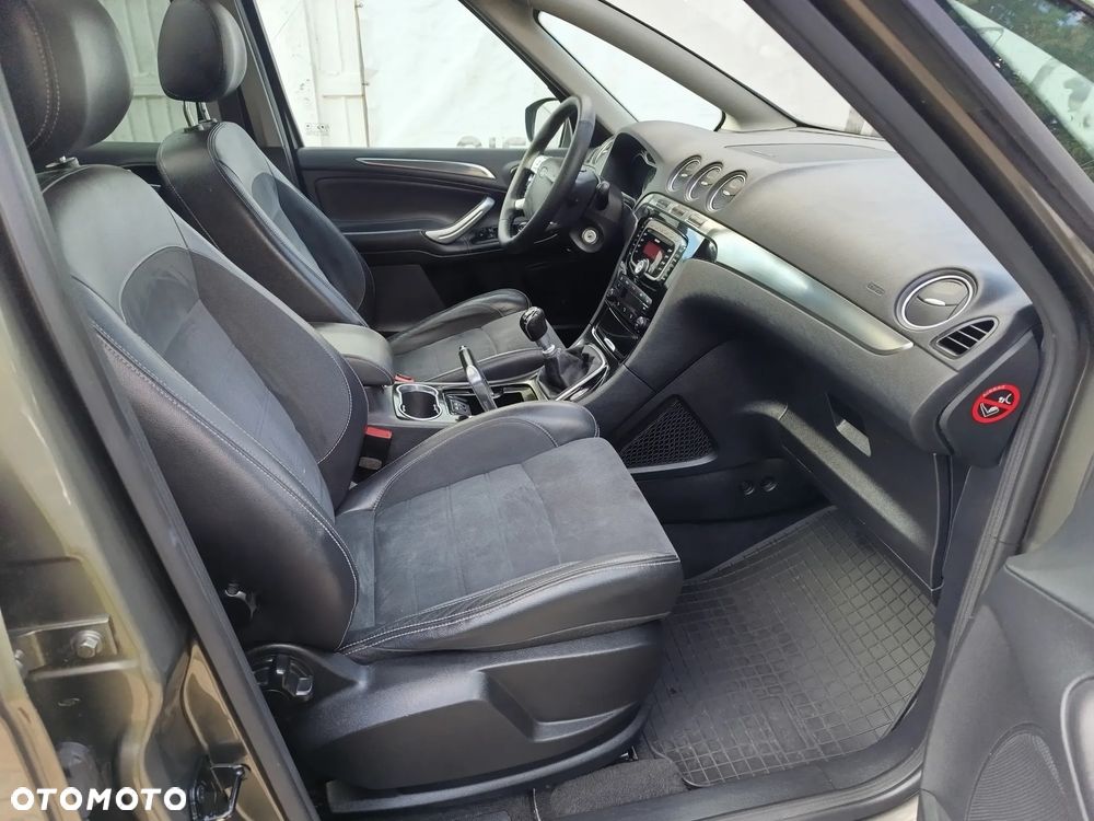 Ford S-Max - 11